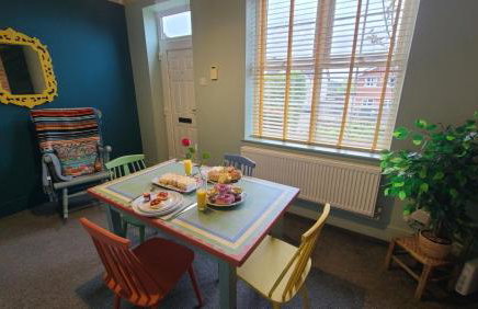 Paget Cottage a cosy and comfy 2 bedroom cottage with parking to the rear and a short drive from Cannock town centre - Foto 21