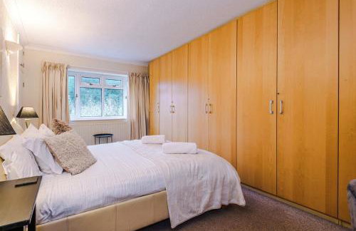4 Bed House - Sleeps 8 - Free Parking - Manchester - Foto 18