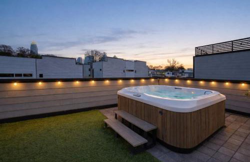 Luxe Townhome Rooftop Hot Tub Parking - Foto 1