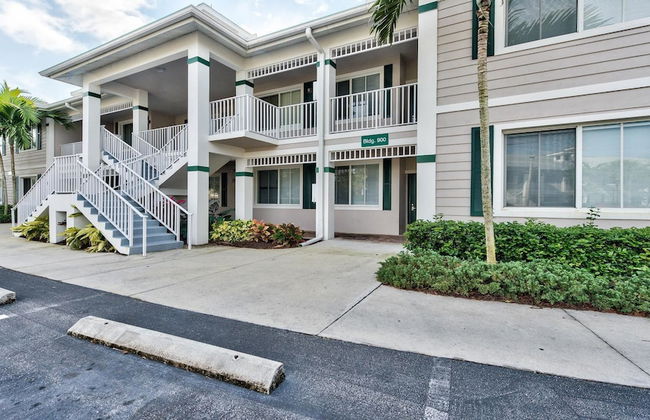 Genoa Vacation Rental: Stylish 2-BR Condo with Golf & Lake Views. Resort-Style Pool, Hot Tub, and Easy Access to Championship Golf. Minutes from Naples Beaches, 5th Avenue S, and Marco Island - Foto 36