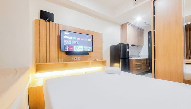 Homey And Cozy Living Studio At Collins Boulevard Apartment - Photo 3, Chambre