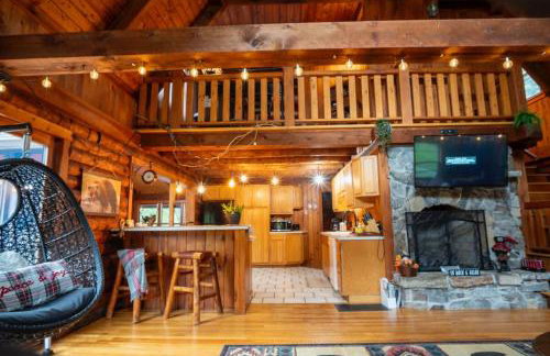 Cozy Log Cabin- W Fireplace - Foto 8