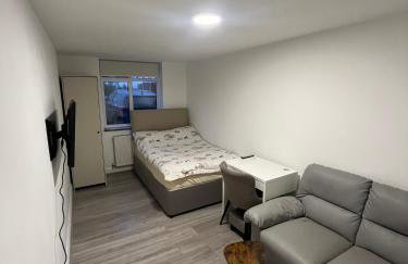 Private Studio by Wembley - Photo 1