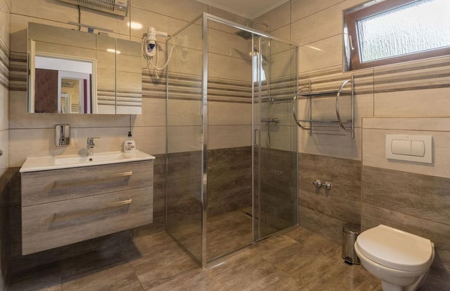 Mar - With Pool - R6 - Foto 2