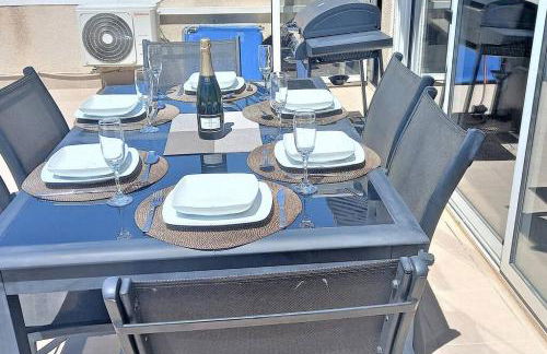 Spacious ground floor apartment overlooking the beautiful communal pool - Foto 14