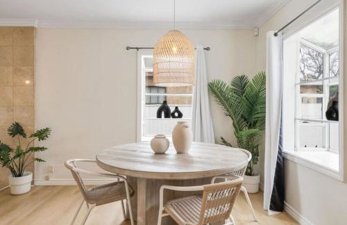 Stunning Retro Beach Oasis, Dual Living, Pool - Foto 35