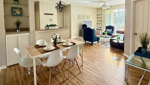 2BR2BA Getaway 7 Miles from Orlando Parks - Foto 3