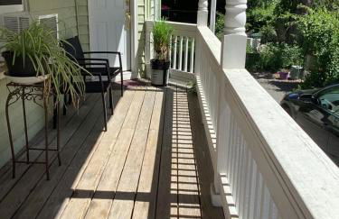 Boston Studio Apartment with Parking, next to Train or Buses, good Neighborhood - Foto 26