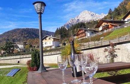 CAMPO BASE CADORE con parcheggio auto e garage moto - Foto 8