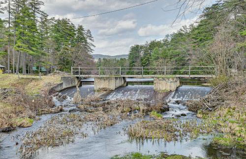 Lake and Beach Access at Lake Luzerne Cabin! - Foto 40