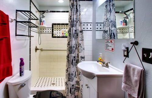 EZ 1 mile to Fort Sill! Pumpkin Cottage sleeps 9, grills, firepit, laundry - Foto 14