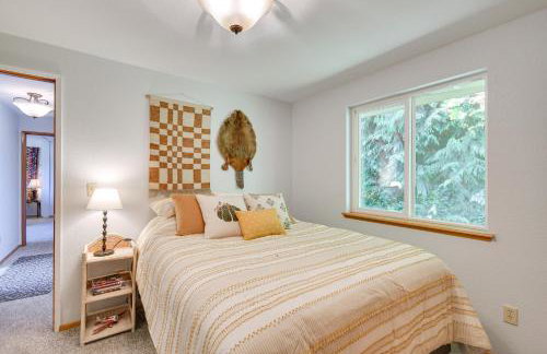 Hoodsport Vacation Rental w/ Deck & Canal Views! - Foto 17