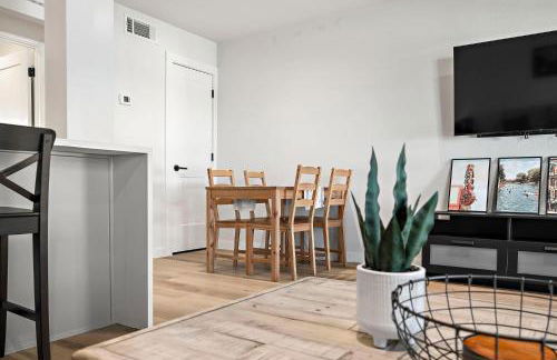 Chic & Stylish 1BR Retreat near Zilker Park - Photo 11