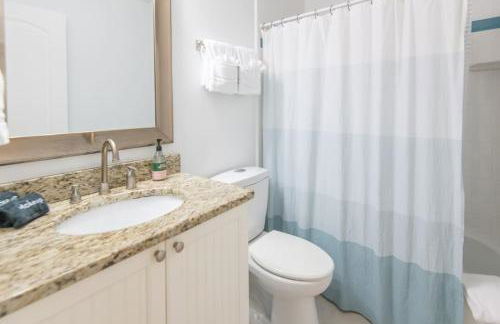 Pet-Friendly 2BR - No Pet Fees - Walk to Beach - Foto 17