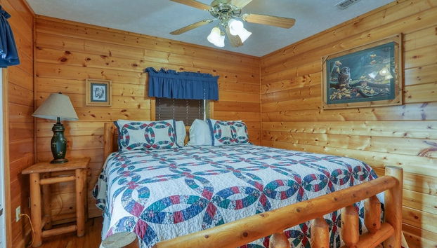 An Amazing View - 4 Bedrooms, 3.5 Baths, Sleeps 10 Cabin by RedAwning - Foto 4, Habitación