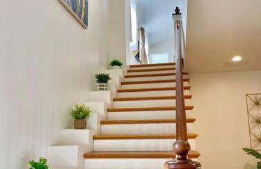 New Charming Spacious Disneyland Pool Home - Photo 33