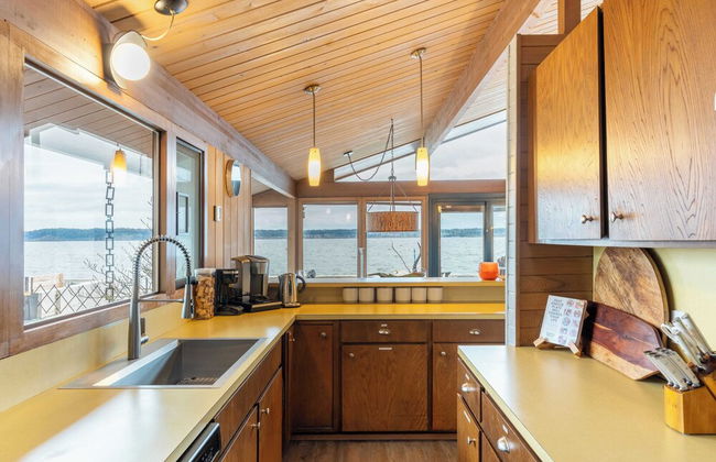 Oceanfront w/ Game Room, Fire Pit, Panoramic Views Angels Landing by Avantstay - Photo 8