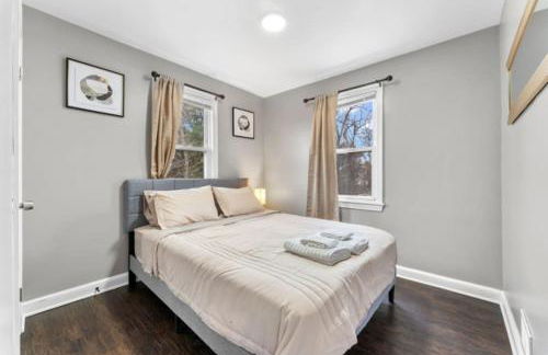 Two Dulles homes 1 price sleeps 16 w-EV parking - Foto 48