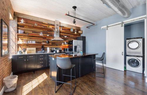 Downtown Urban Loft above Restaurants - Photo 12