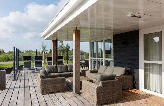 Villa by the Water With Sauna and Terrace - Foto 22