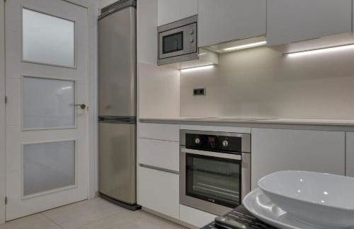 Buena ubicación y plaza de garaje - Foto 7