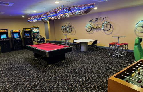 XL Terrace, Lazy River, I-O Pools, Game Room, Spa, Beach, Luxury 2-2 Penthouse! - Foto 77