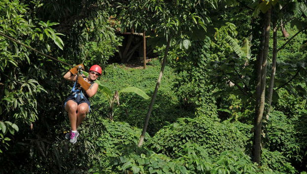 In zip line nella selva dominicana