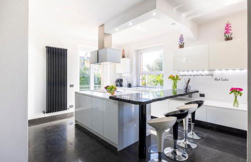 k10 Luxury House, Pool, Jacuzzi, Gym, Sauna, Private garden - Foto 6