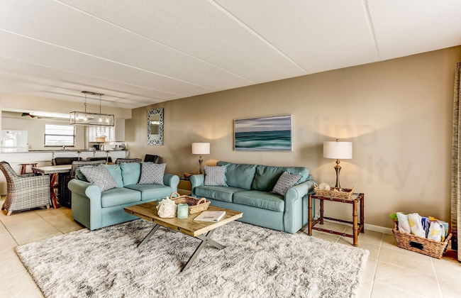 Comfy Upper Unit Condo to Enjoy the Beach or the Fishing by RedAwning - Foto 15