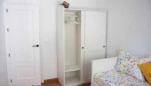 Sun-Kissed Cozy Bungalow - Foto 5, wardrobe