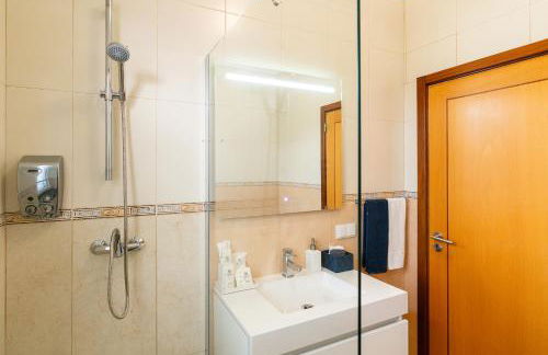 Casa Agrela by Rent2U, Lda Swimming Pool & Jacuzzi - Photo 32