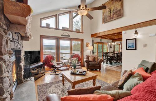 Lakefront Family Home, Kayaks, Hot Tub, Fireplace - Foto 7