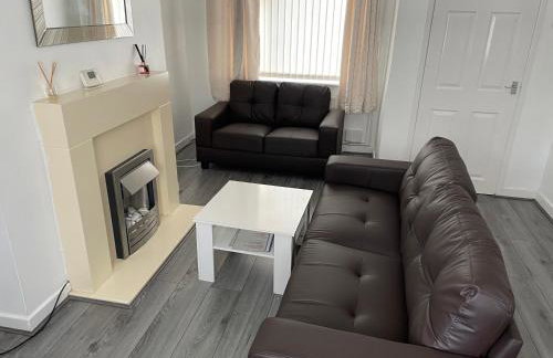 Spacious semi detached house - Photo 3