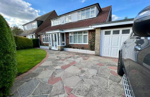 Timeless English Elegance 4BR Luxury Home in Petts Wood - Photo 10