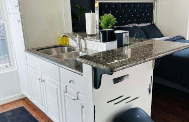 Trendy and modern apartment at rice village - Foto 14