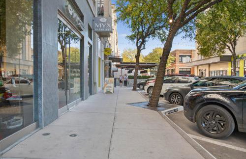 Worldcup Ready Beautifully Furnished One Bedroom Apartment in the Heart of West Village Dallas with Pool and Free Parking - Foto 17