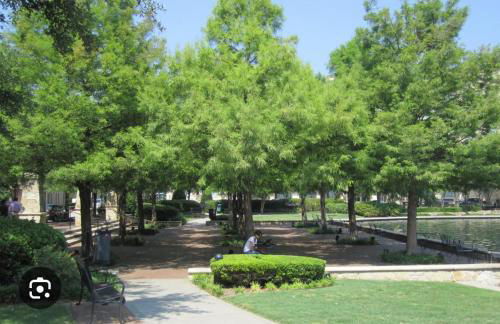 Cozy 1,100sf apartment in the heart of Legacy - Foto 22