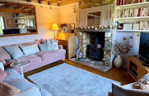 Charming Escape - Dog-Friendly Writer's Stone Cottage in the Stroud Valleys - Photo 10