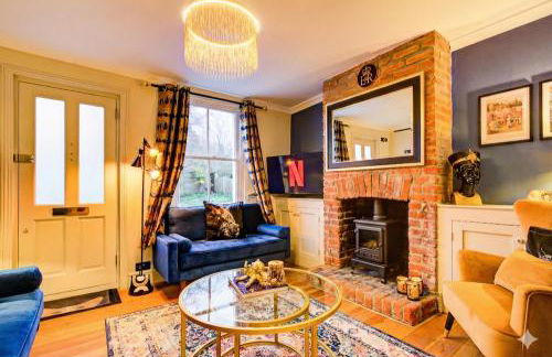 Chic Pet-Friendly Cottage, Fireplace, Wivenhoe - Foto 1