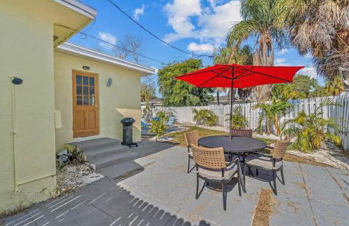 Visit Nonna's Beach Cottage & Enjoy the Sunshine with a Short Walk to the Beach! - Foto 22