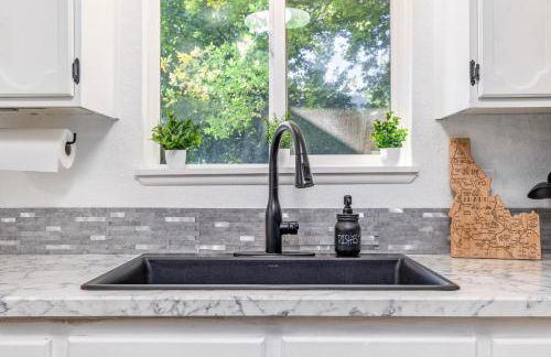 Cozy Boise Home with Private Yard and Game Room - Foto 17