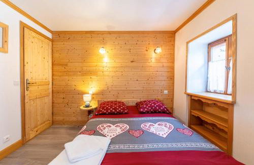 Chalet De Charme à la Montagne - Foto 13