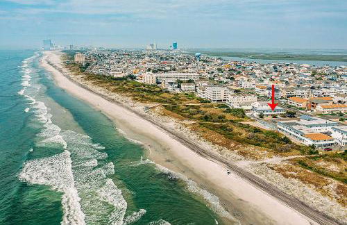 First-Floor Brigantine Condo Steps to Ocean! - Foto 1