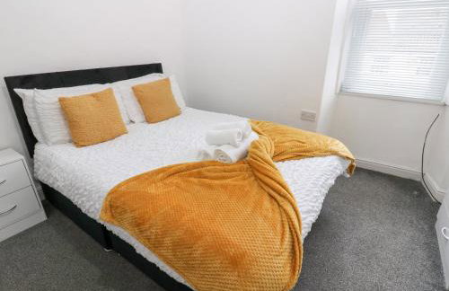 Holly House - Photo 16