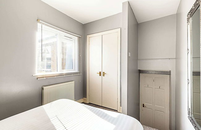 Stylish City Retreat - Photo 6