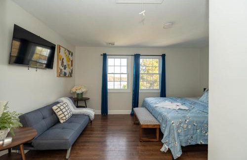 12BCozy 3BR Apartment with Koi Pond in Worcester - Foto 43