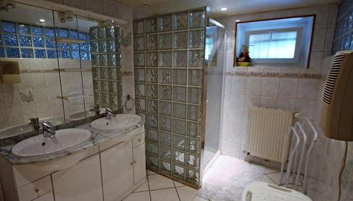 Gîte spacieux avec terrasse, 3 chambres, équipements bébé, à 16 km de Gérardmer - FR-1-589-23 - Foto 5