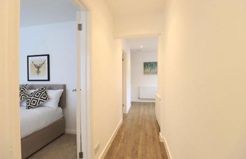 Detached Bungalow - Sleeps 8 - Free Parking, Fast Wifi, Smart TV and Garden by Yoko Property - Photo 11