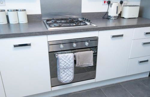 Manchester Cityside Deluxe Stay - 3 Bedroom House Great for Family with Free Parking & Garden - Foto 22