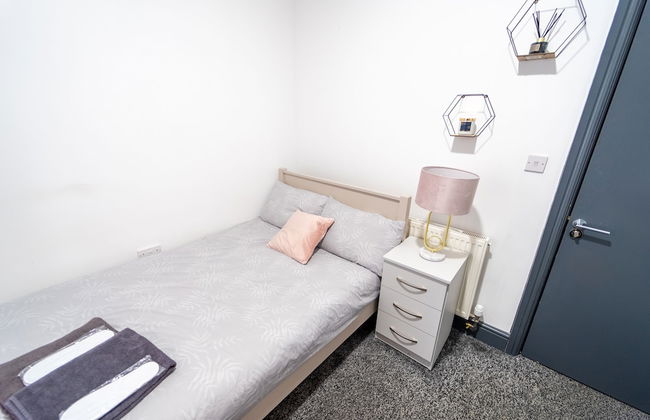 Spacious Studio Near City Centre! - Photo 2